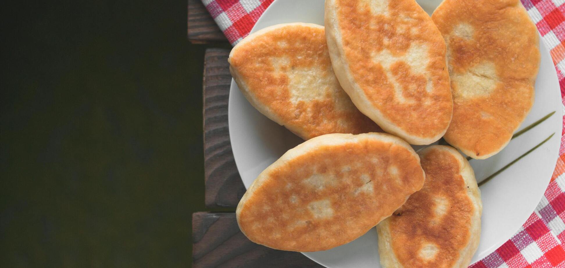 Жареные пирожки, как у бабушки: на чем лучше приготовить тесто