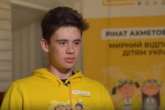 "Я закрывал маму, чтобы она не видела взрывы": 15-летний Федор из Херсона рассказал свою историю музею "Голоса мирных" Фонда Рината Ахметова