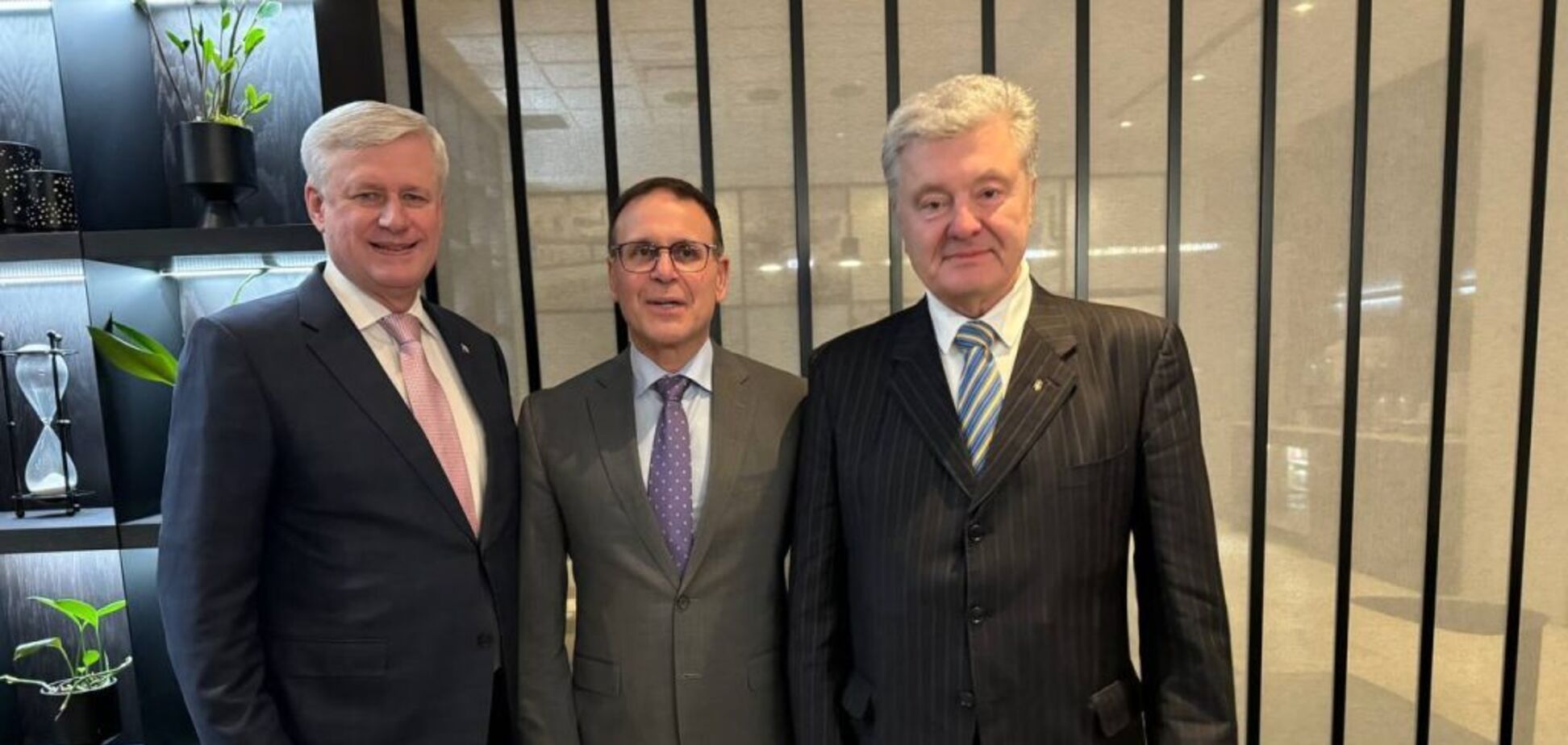Порошенко встретился с президентом IDU Гарпером и членом Сената Канады Хусакосом: о чем говорили
