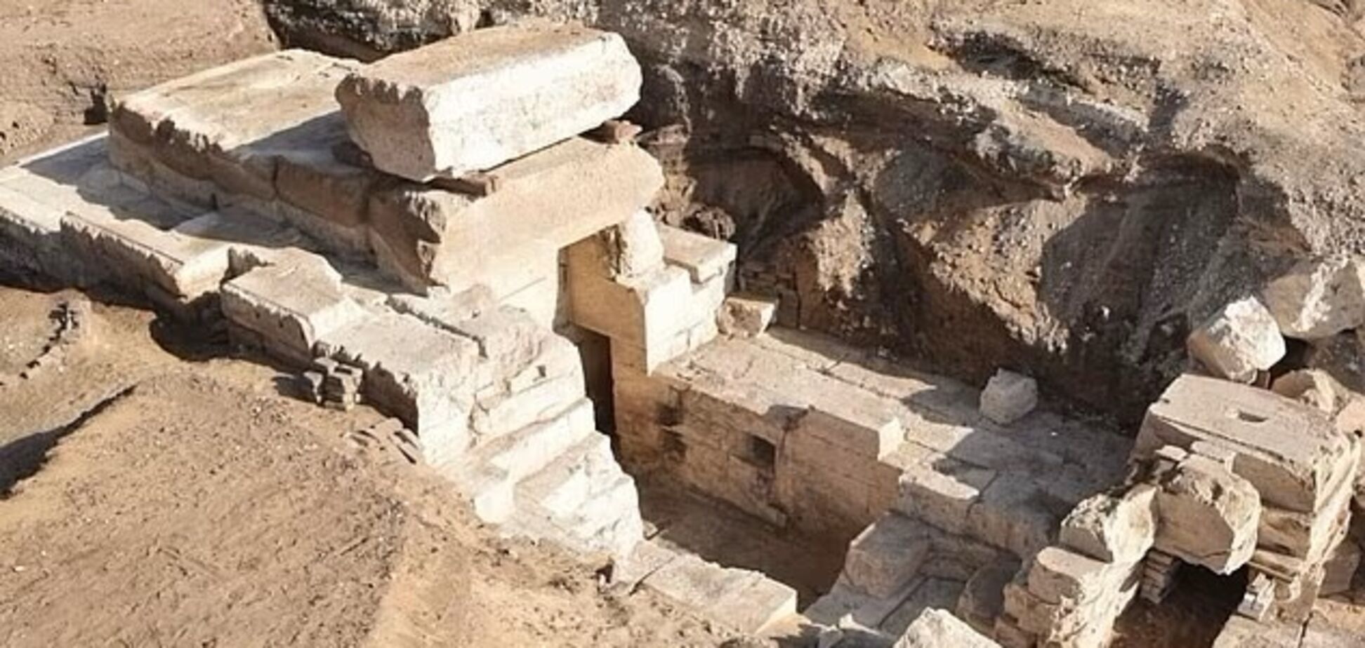 В Египте раскопали ворота в величественный храм бога плодородия, которому 2000 лет. Фото