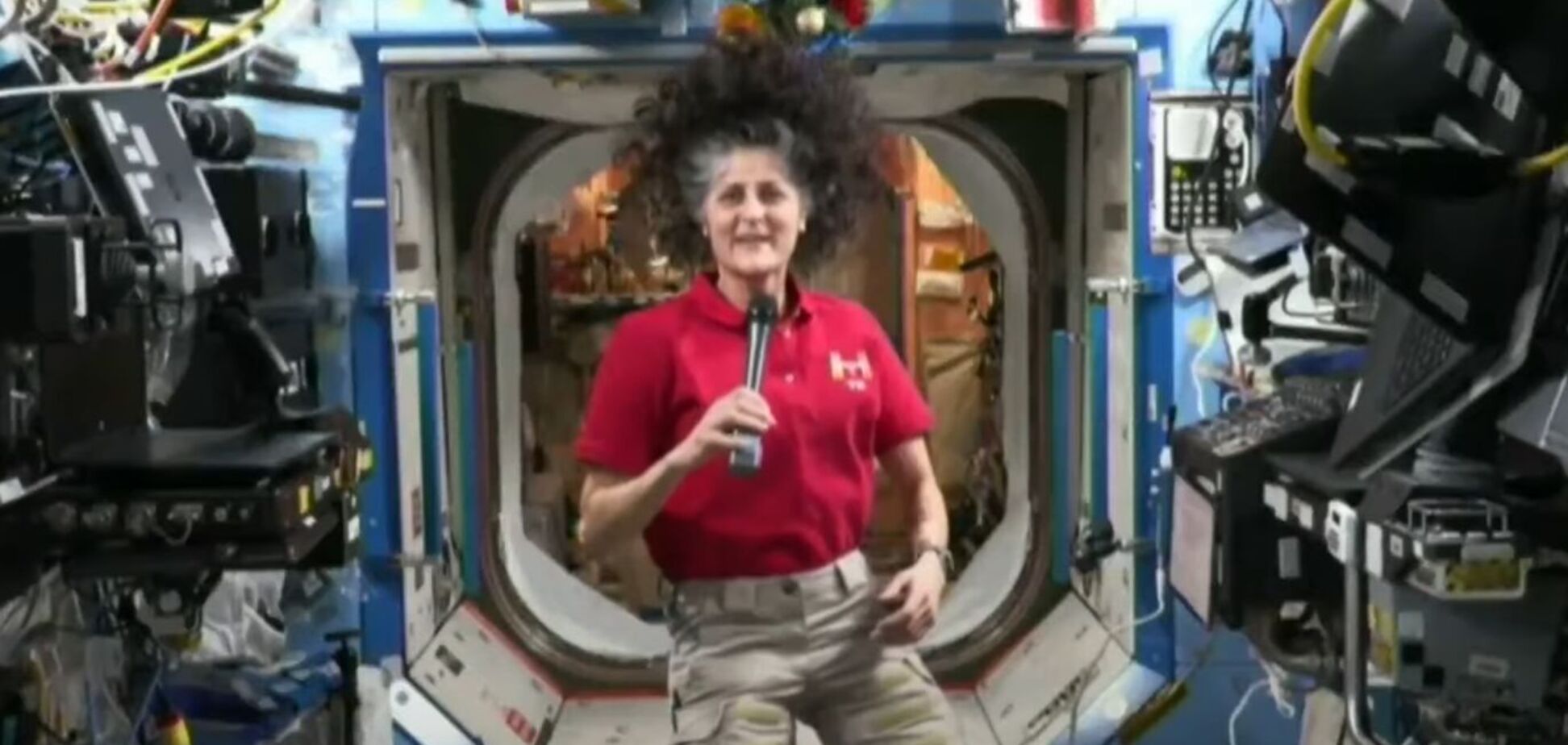 Астронавтка NASA, яка налякала лікарів змарнілим виглядом, дала нове інтерв'ю з космосу і похвалилася їжею