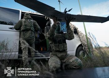 Прикордонники вправно знищили позиції ворога і склад боєприпасів на Харківщині. Відео
