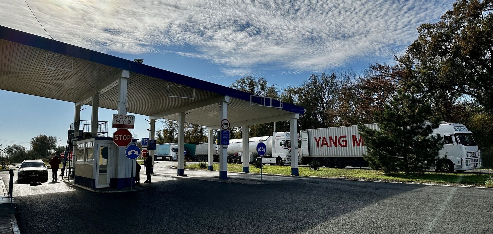 На границе с Румынией и Молдовой не пропускают людей и транспорт: в чем причина