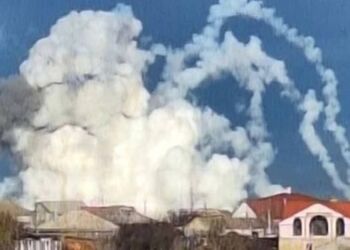 У Криму піднявся величезний стовп диму поблизу комплексу С-400: окупанти спробували відбрехатися. Фото і відео