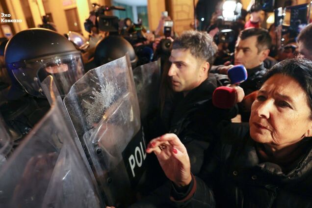 'Мы будем вас ждать': в ЕС отреагировали на разгон протестов в Грузии