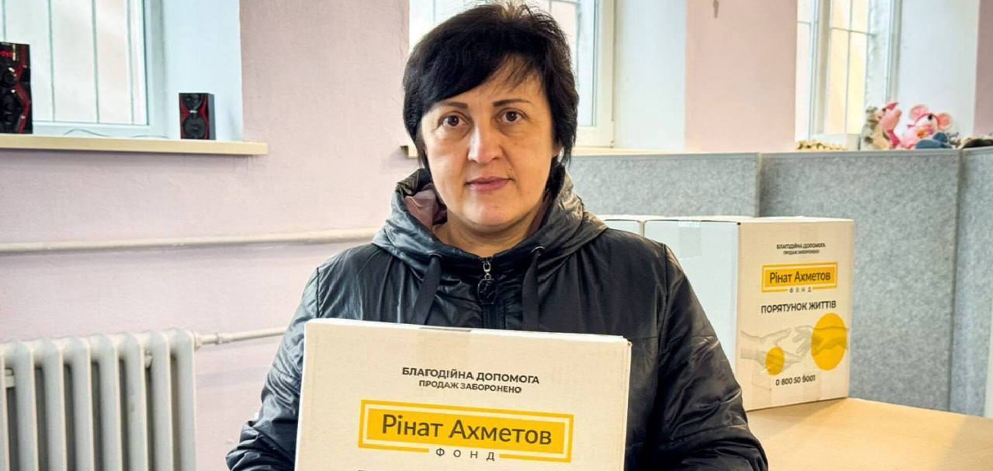 В Одессу привезли проднаборы от Фонда Рината Ахметова для переселенцев из прифронтовых громад