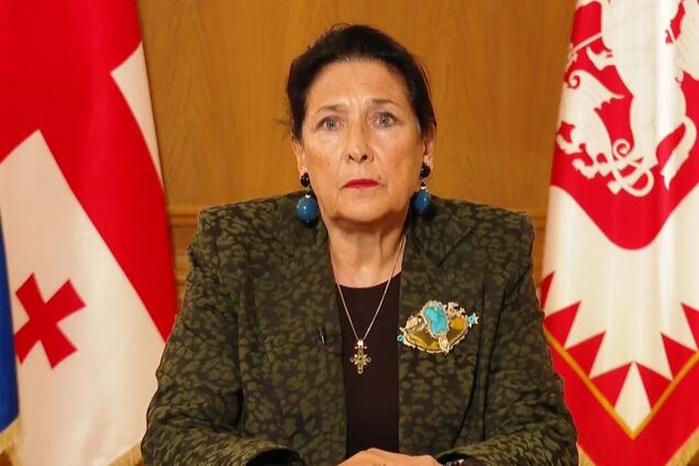 Президент Грузии заявила, что не сдаст полномочия, и назвала парламент 'нелегитимным'