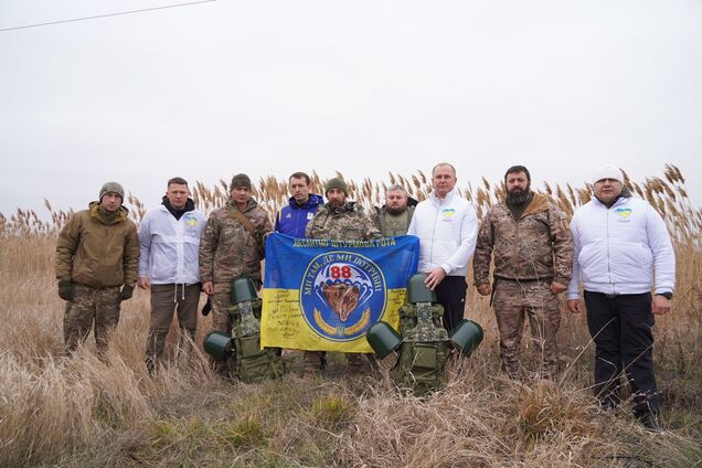 Валерий Дубиль, БФ молодежной инициативы "Надія" и благотворители доставили Силам обороны РЭБы на Донбасс