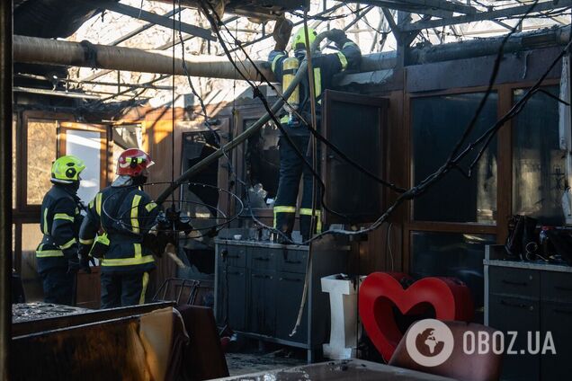 В Киеве почти полностью выгорел ресторан 'Евразия'. Подробности, фото и видео