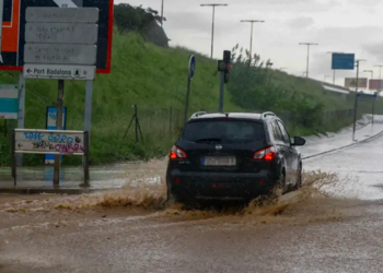 В Испании наводнение добралось к Барселоне, город затопило: возникли проблемы с транспортом. Видео