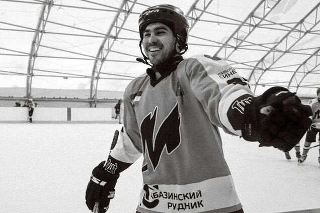 У Росії хокеїст, який 'був душею клубу', помер, отримавши кілька ударів у голову біля нічного клубу