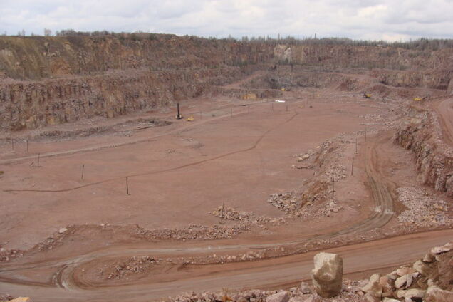 Суд заблокировал сомнительную продажу недр большим санкционным карьером