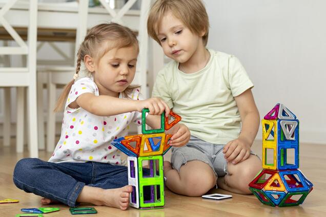 Почему детям не нужно покупать много игрушек и как это вредит их развитию