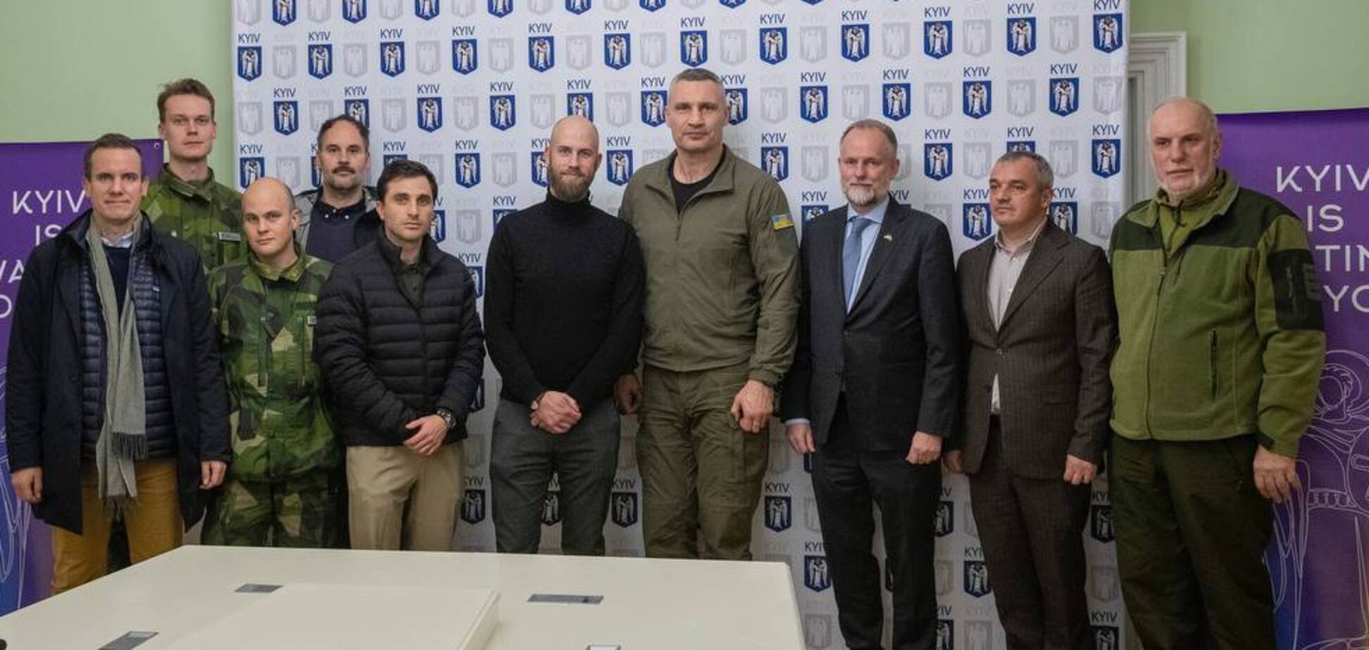 Кличко обсудил с министром гражданской обороны и послом Швеции дальнейшую поддержку Украины