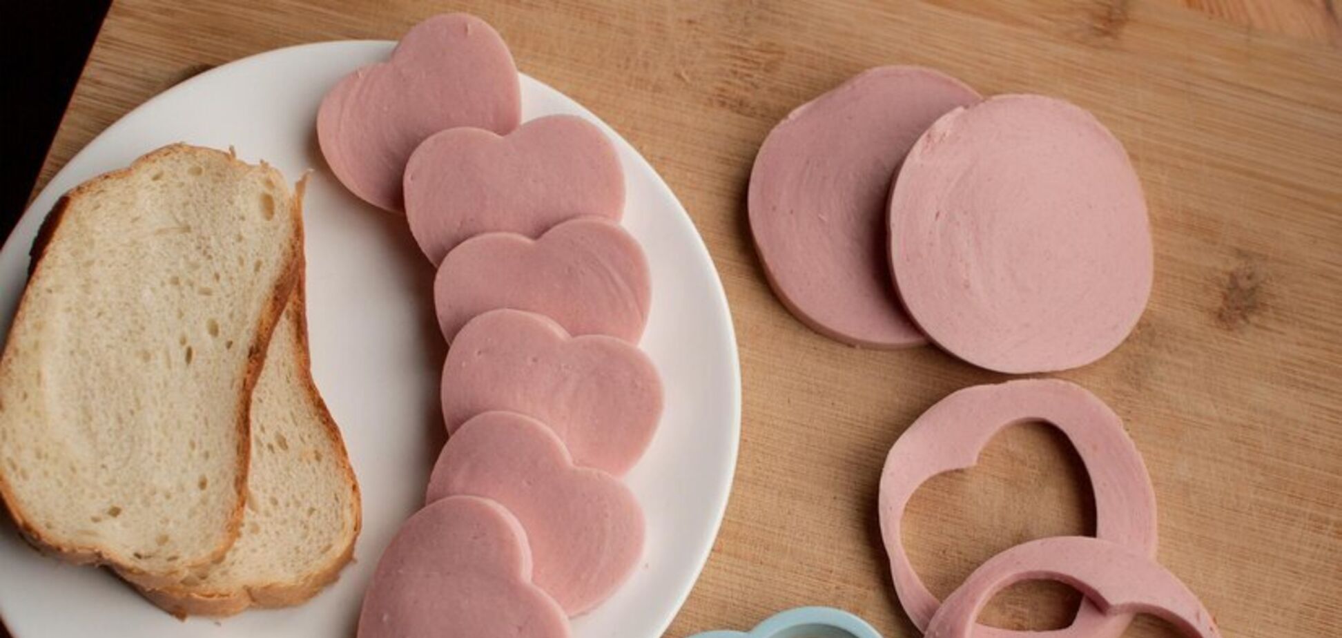 Домашня варена ковбаса: ідеально підійде для бутербродів у школу