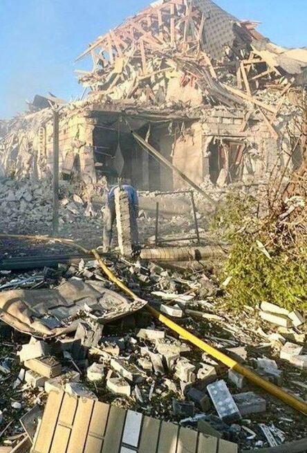 Оккупанты нанесли массированный удар по Запорожью: количество погибших возросло до 10, более 40 человек ранены. Фото и видео