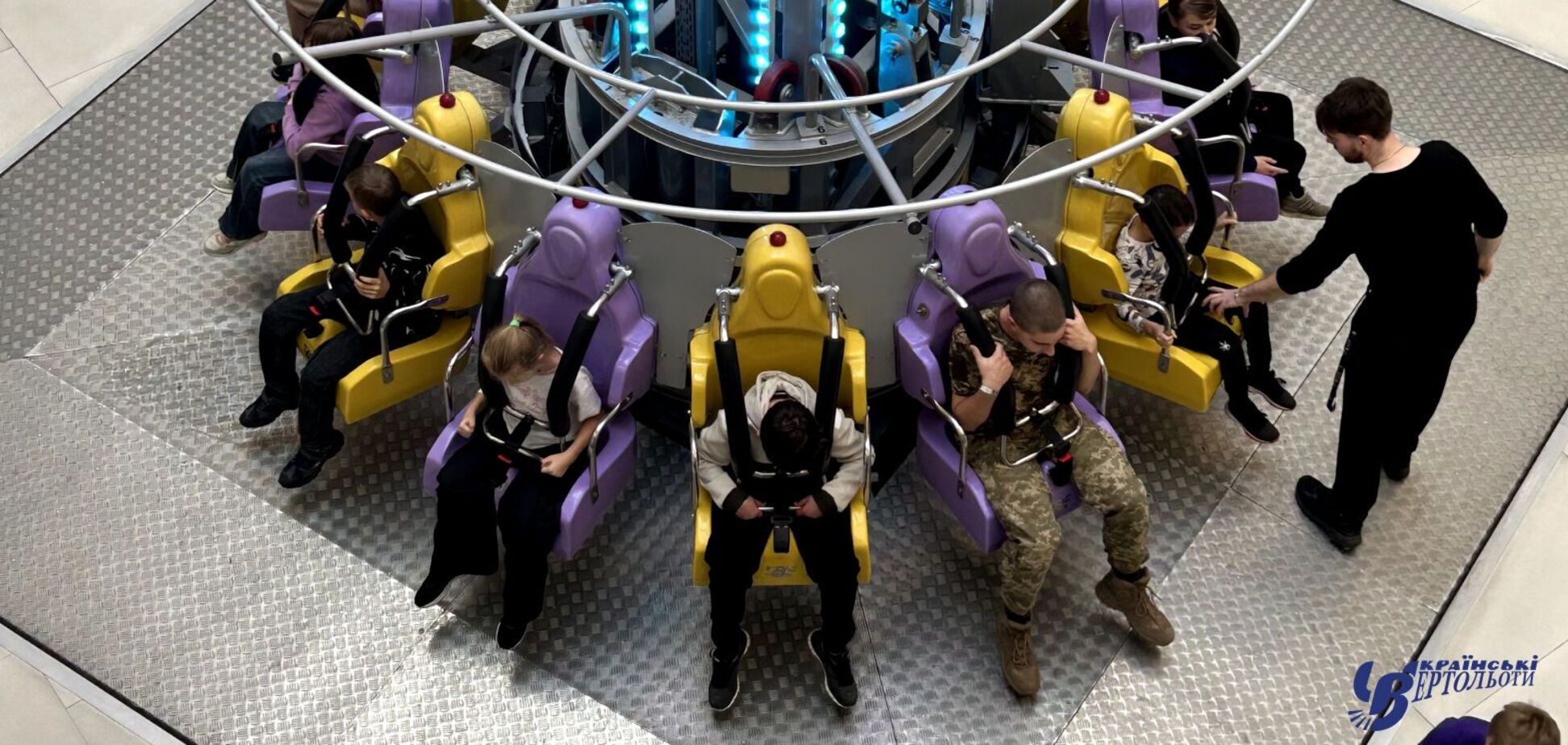 "Украинские вертолеты" устроили в Киеве праздник для детей-сирот, чьи родители погибли на войне