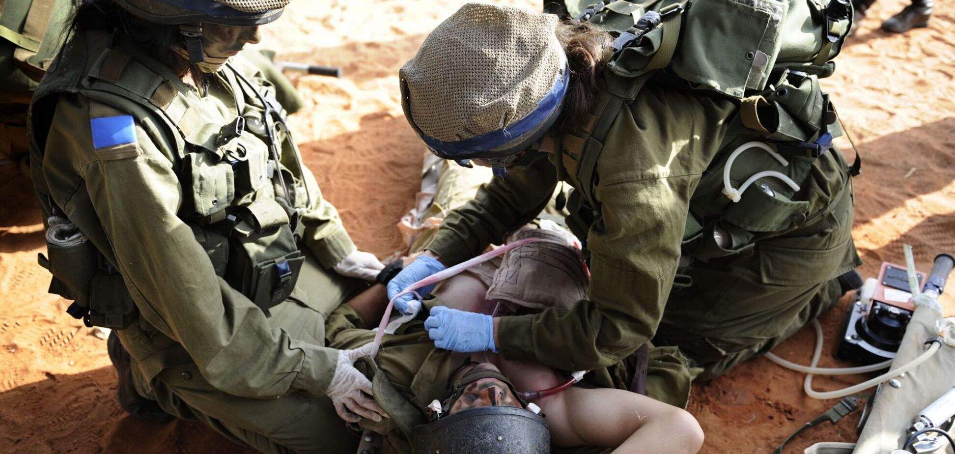 'Снимают белые халаты и надевают военную форму': боец ЦАХАЛ объяснил особенность медицинской службы в армии Израиля