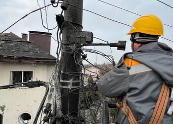 Енергетики ДТЕК повернули світло 90 тис. родин Дніпровщини після обстрілів