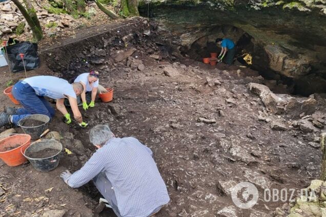 В итальянской пещере обнаружили 4000-летний кинжал и фрагменты человеческих черепов. Фото