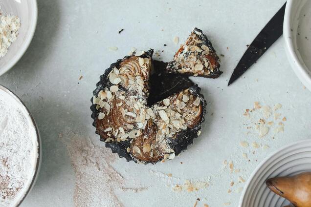 Шоколадний пиріг із грушами: рецепт найсмачнішої домашньої випічки до чаю