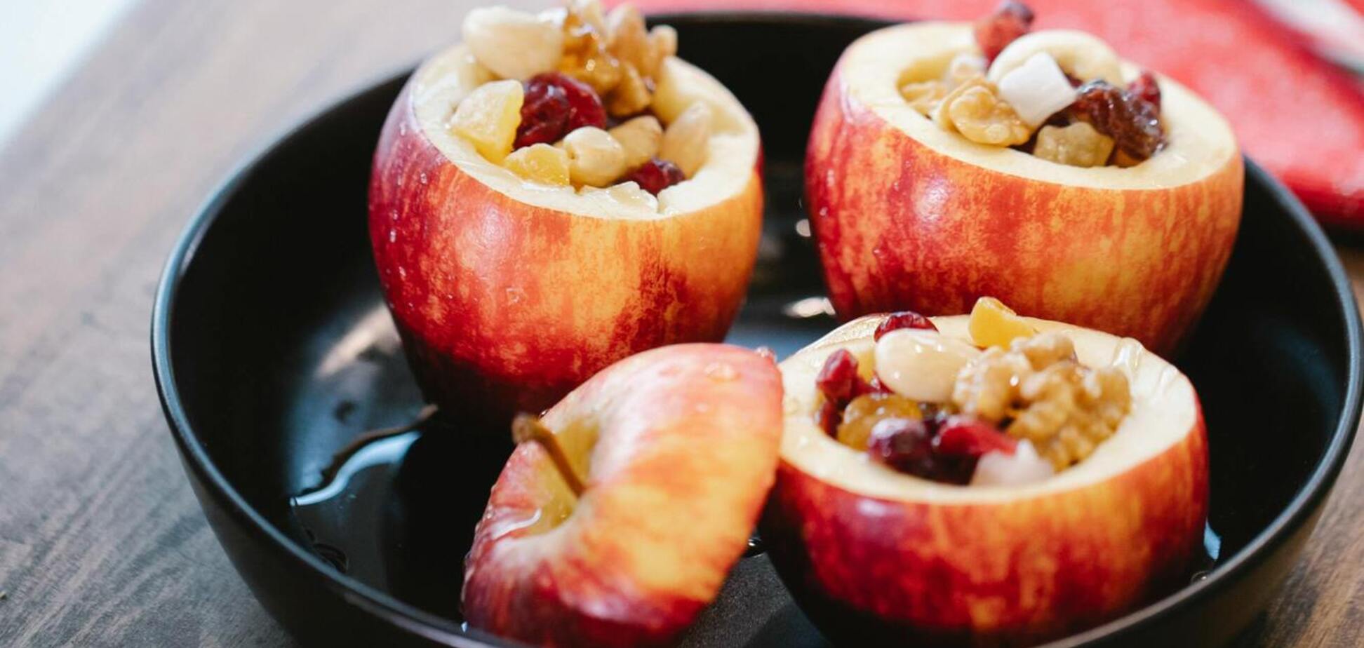 Ароматний і дуже легкий десерт з яблук: бюджетний рецепт, який здивує своїм смаком