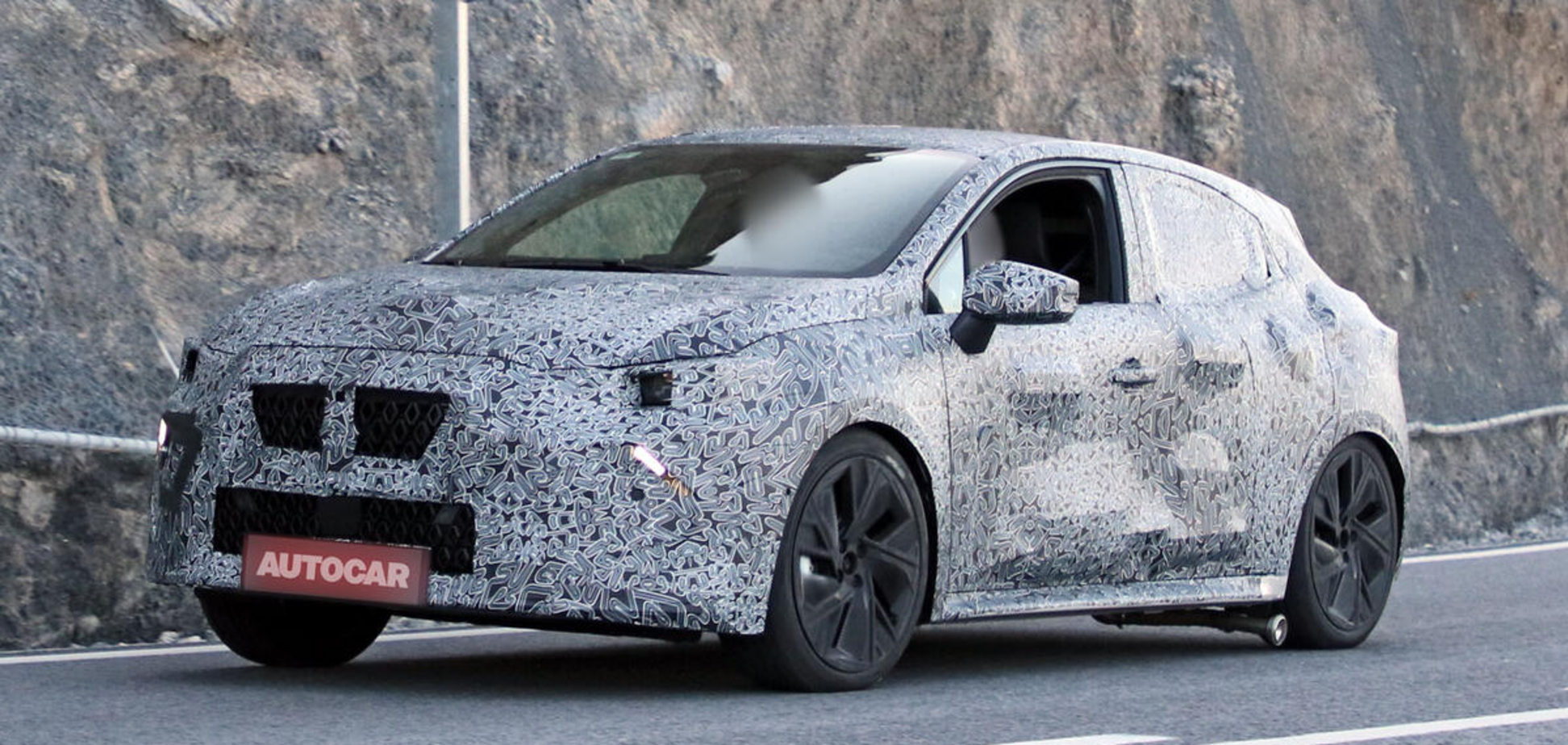 Зовсім інший дизайн і більша потужність: у мережу злили фото нового авто Renault Clio