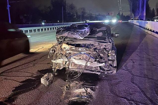 У Дніпрі сталась моторошна ДТП: водій на великій швидкості влетів в іншу автівку, загинула дитина. Фото і відео