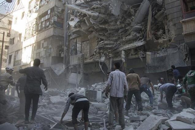 Повреждена больница, где находились раненые повстанцы: Россия ударила по Алеппо и Идлибу, есть погибшие. Видео и фото