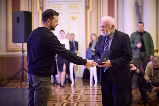 Тривають успішні випробування нової ракети 'Рута': Зеленський відзначив провідних українських науковців премією ім. Патона. Фото і відео