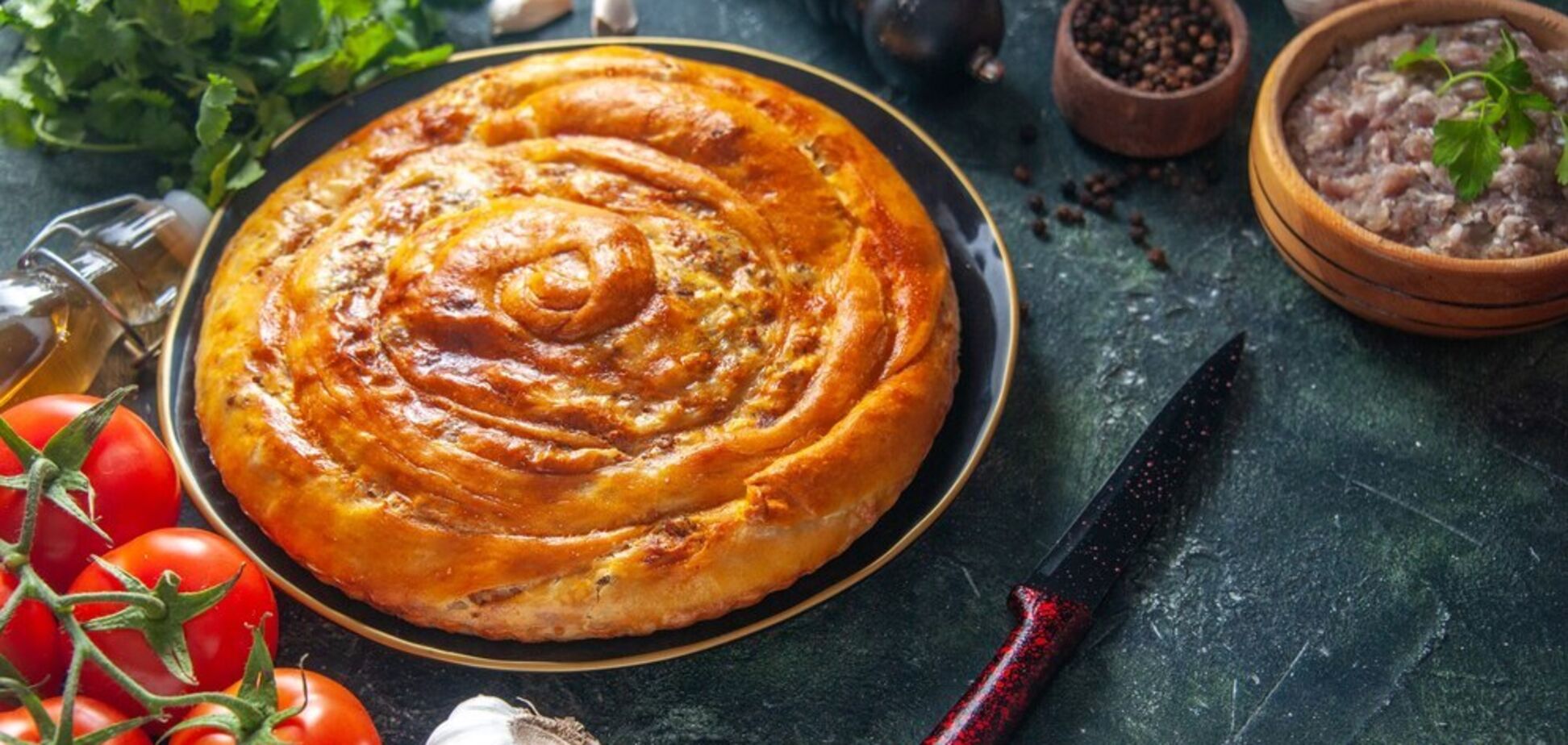Ленивый мясной пирог для сытного обеда: готовится считаные минуты
