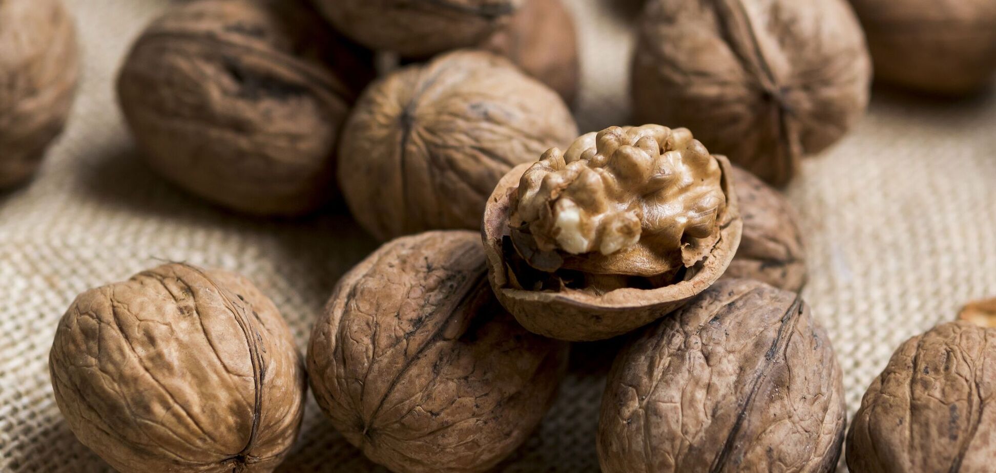 Идеальный перекус для здоровья: почему стоит есть грецкие орехи