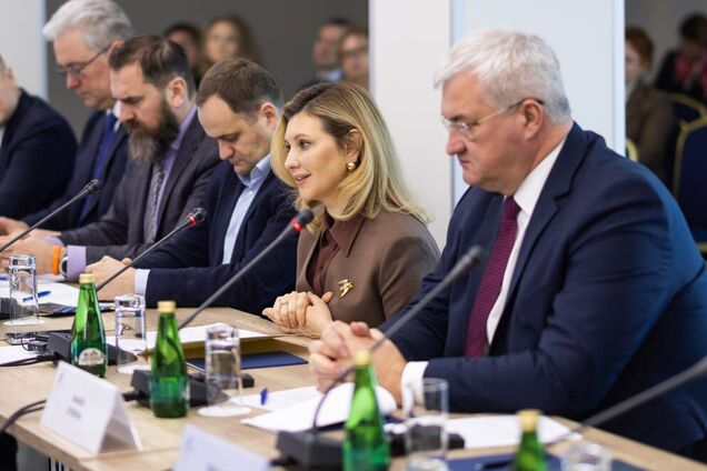 Елена Зеленская в стильном образе показала, как носить модный цвет сезона. Фото