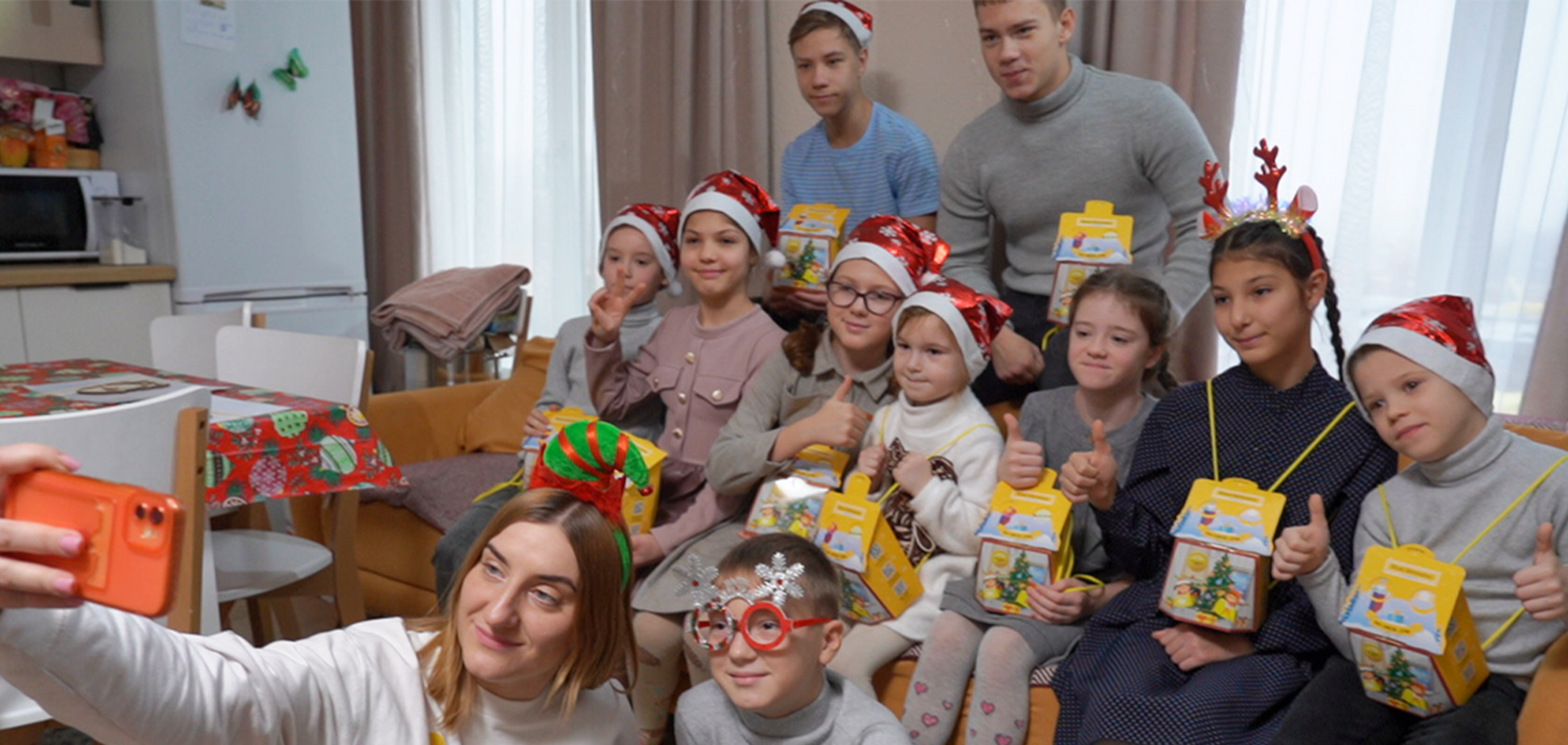 "Спасибо за подарки и эмоции": в детдоме семейного типа в Киевской области прошла новогодняя акция Фонда Рината Ахметова