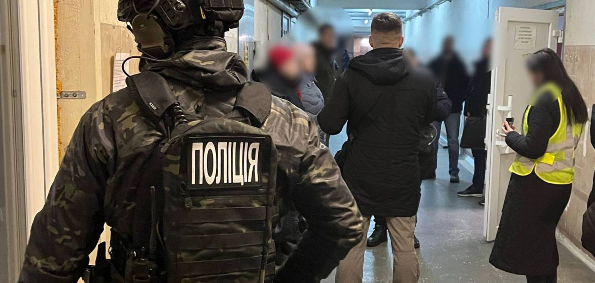 Продолжаются обыски в подразделениях компании