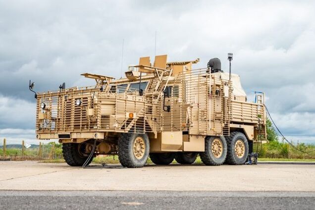 В Британии военные впервые испытали лазерное оружие, установленное на бронеавтомобиль