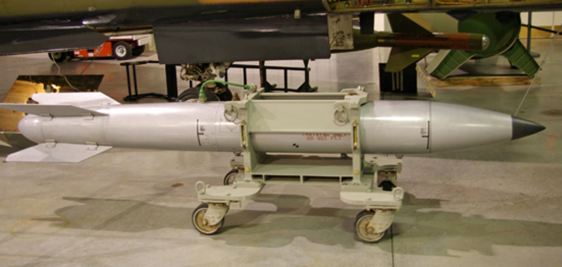 НАТО може розмістити термоядерну бомбу В-61 в Україні або Польщі – National Interest