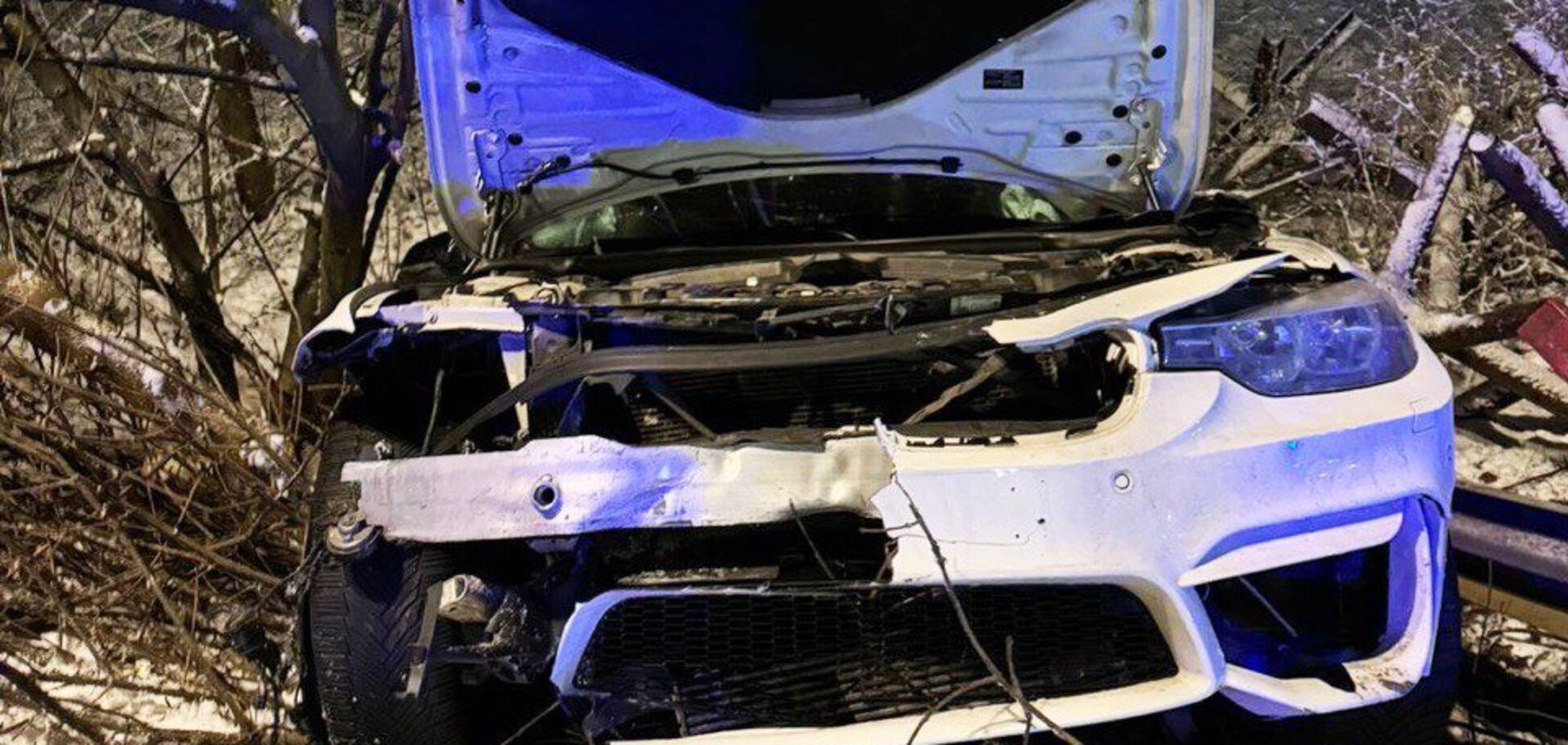 В Ривне авто сбило пешехода и вылетело в кювет: водитель был пьян, у его 9-летнего сына перелом черепа