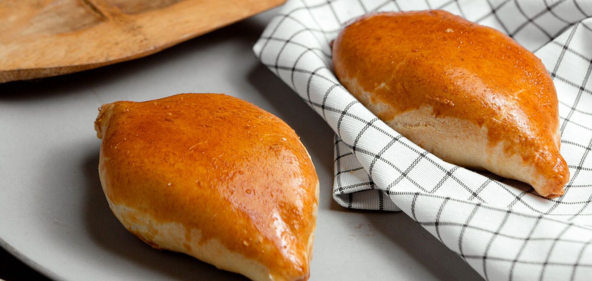 Пышные пирожки с квашеной капустой: как приготовить тесто