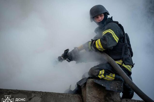 На Запоріжжі внаслідок російського удару КАБами постраждали троє рятувальників