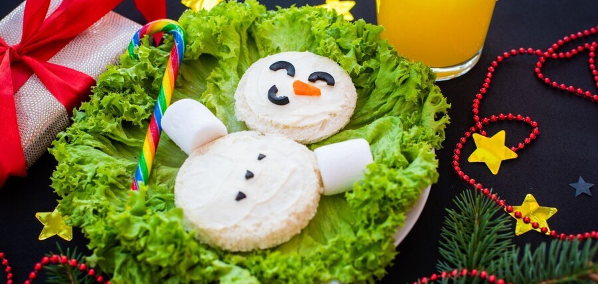 Оригинальные бутерброды-снеговики на Новый год: дети заценят