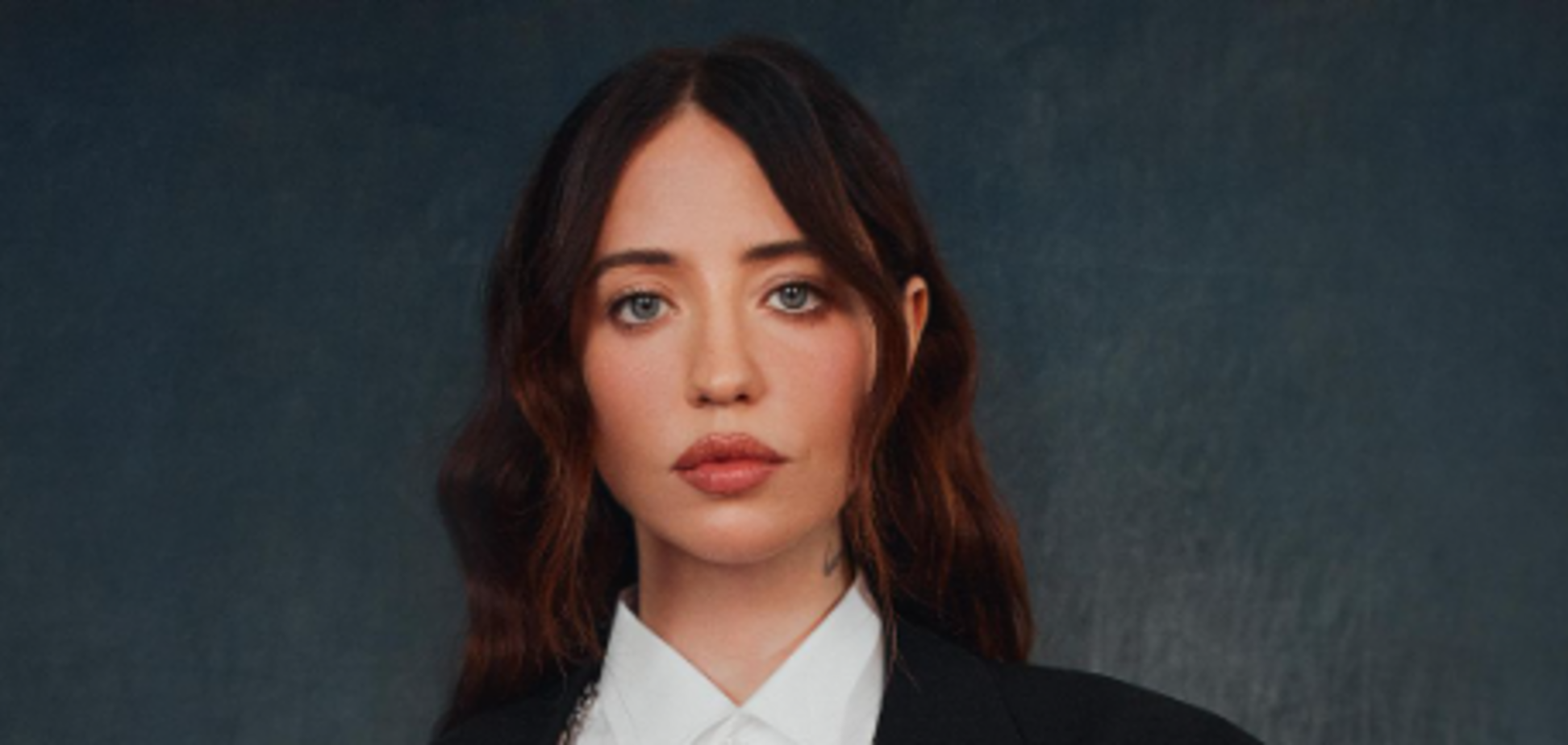 Надя Дорофеева показала кадры с первой в жизни фотосессии 25 лет назад и рассказала, как ее обманули на 'космическую сумму'