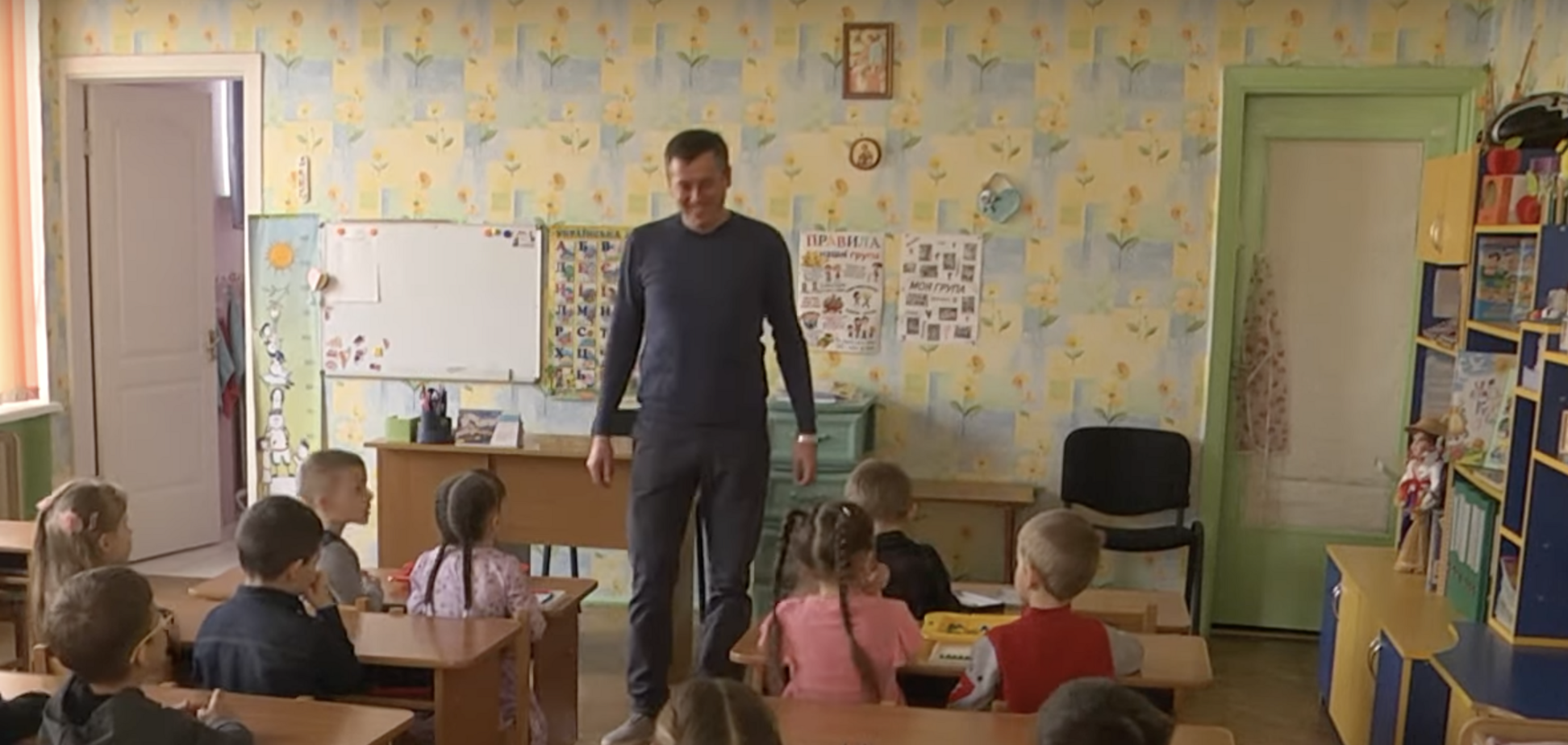 І косички заплете, і пограється: як працює чоловік-вихователь у дитсадку Луцька та чому батьки вважають його унікальним
