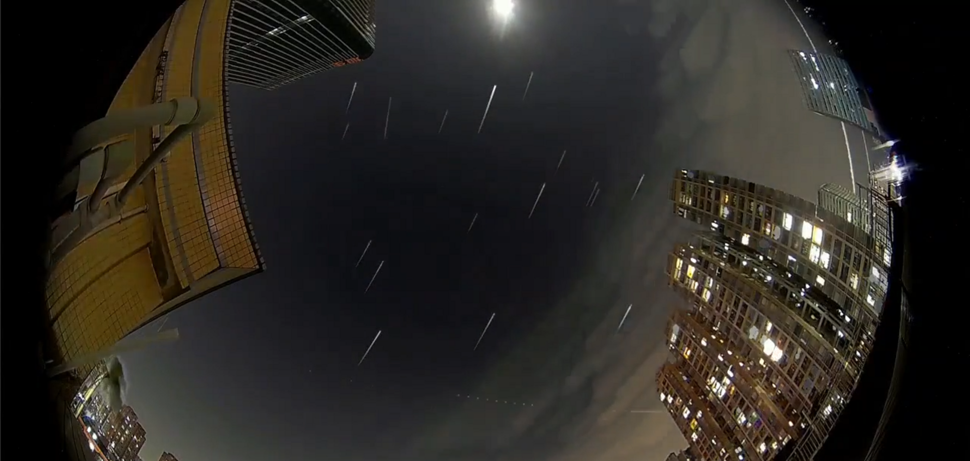 Небо залили космічні вогні: фото та відео метеорного дощу Гемінідів