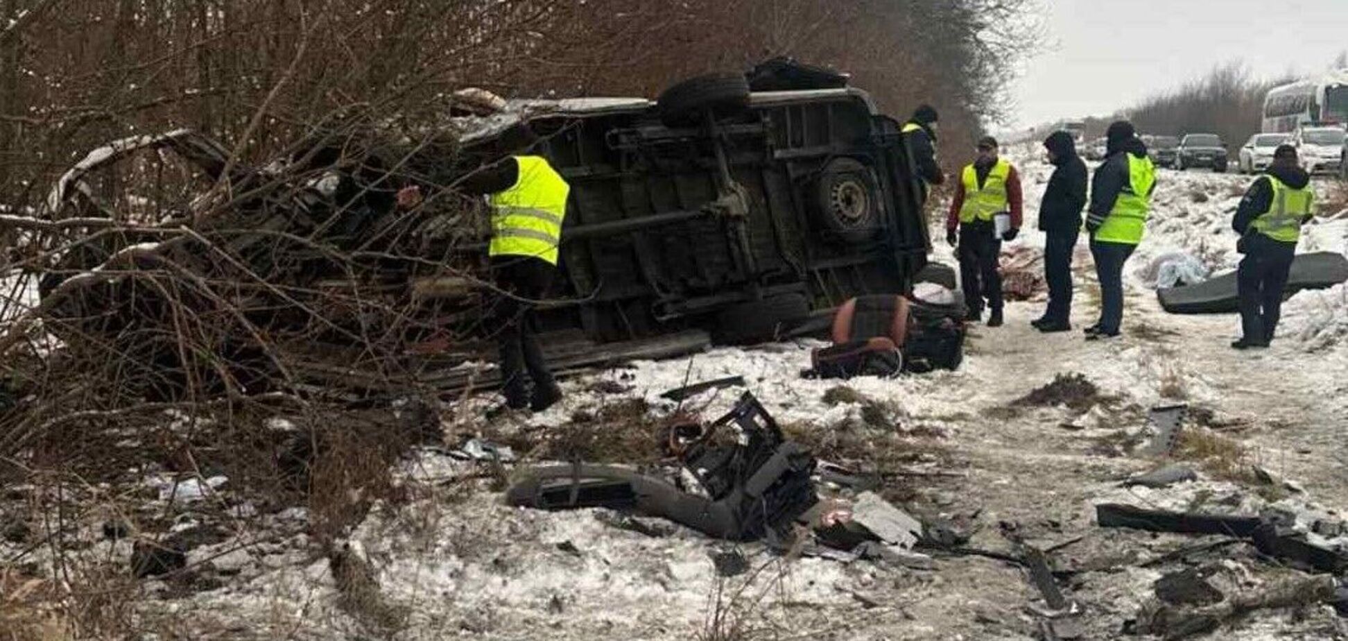 На Львівщині сталася страшна ДТП із трьома автомобілями: загинуло семеро людей. Фото
