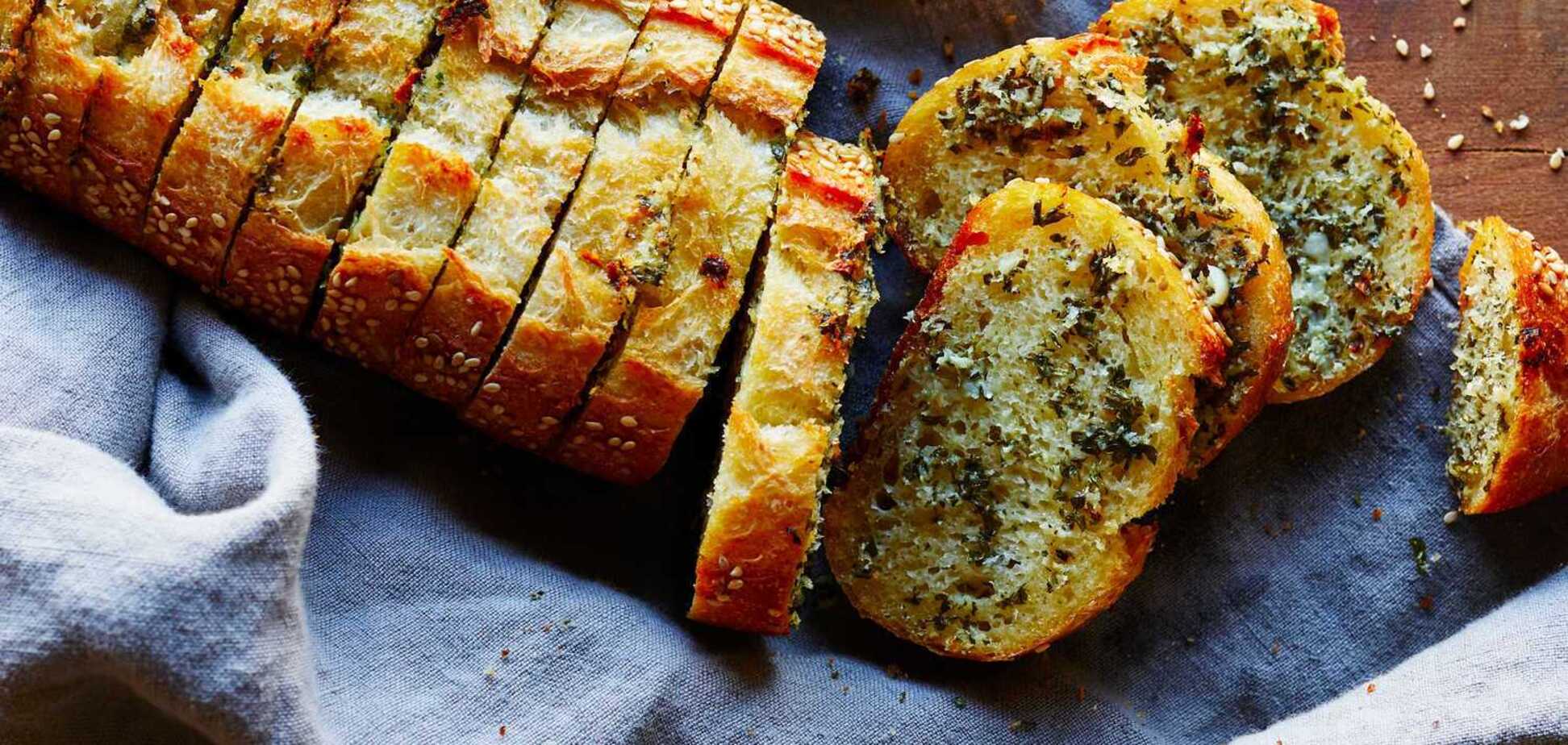 Как приготовить самый вкусный чесночный хлеб: рецепт ароматной домашней выпечки