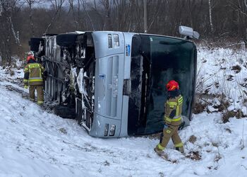 В Польше у границы с Украиной потерпел крушение туристический автобус: пострадали 19 человек. Фото