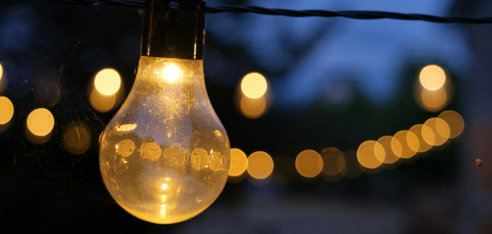 Тарифы на свет и газ с 1 апреля: украинцам рассказали, сколько нужно будет платить за 1 кВт*ч и кубометр