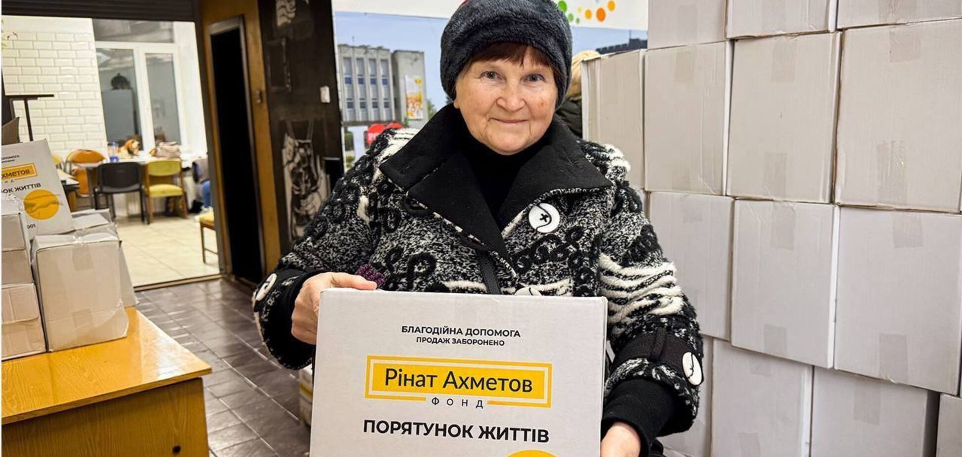 Переселенці з Луганщини у Харкові отримали проднабори від Фонду Ріната Ахметова