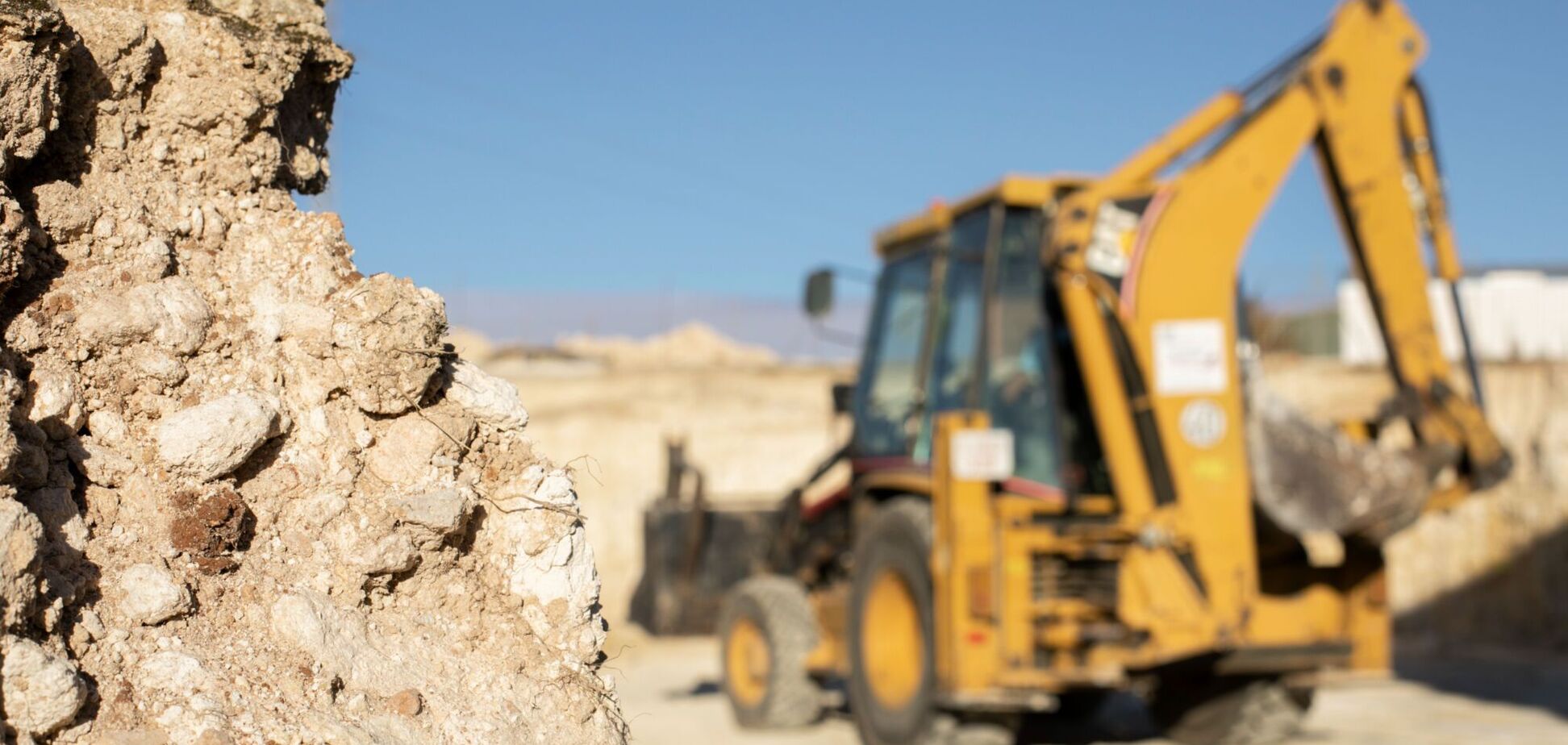 Суд залишив у силі арешт, накладений на видані 'Юнігран' спецдозволи на видобуток копалин